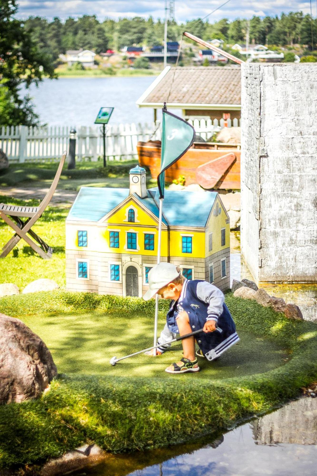 Kristinehamn Herrgardscamping & Stugor Bagian luar foto