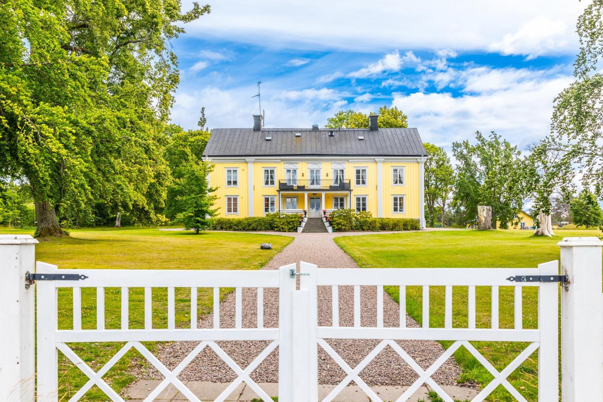 Kristinehamn Herrgardscamping & Stugor Bagian luar foto