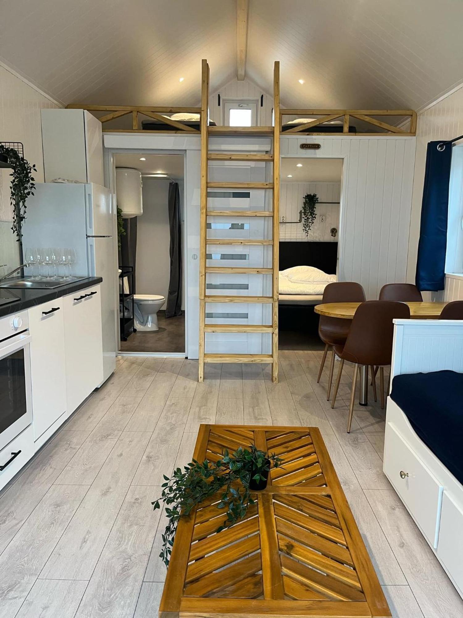 Kristinehamn Herrgardscamping & Stugor Bagian luar foto