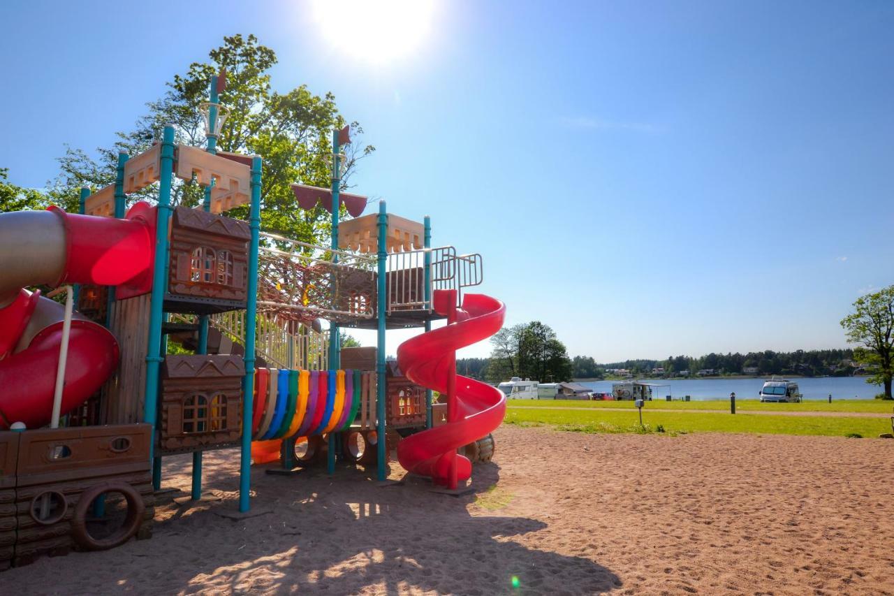Kristinehamn Herrgardscamping & Stugor Bagian luar foto