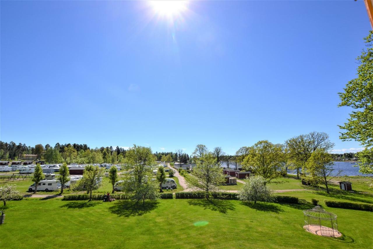 Kristinehamn Herrgardscamping & Stugor Bagian luar foto