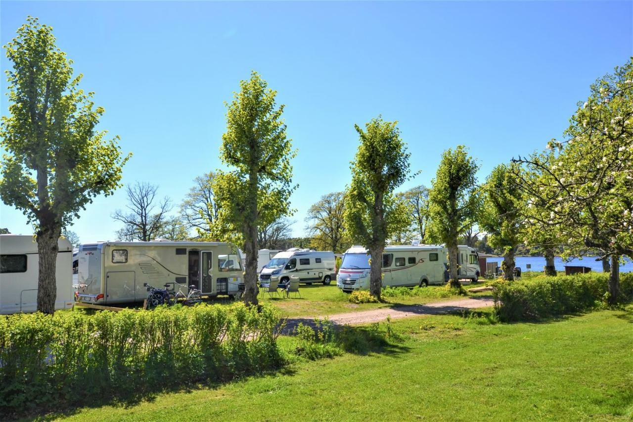 Kristinehamn Herrgardscamping & Stugor Bagian luar foto